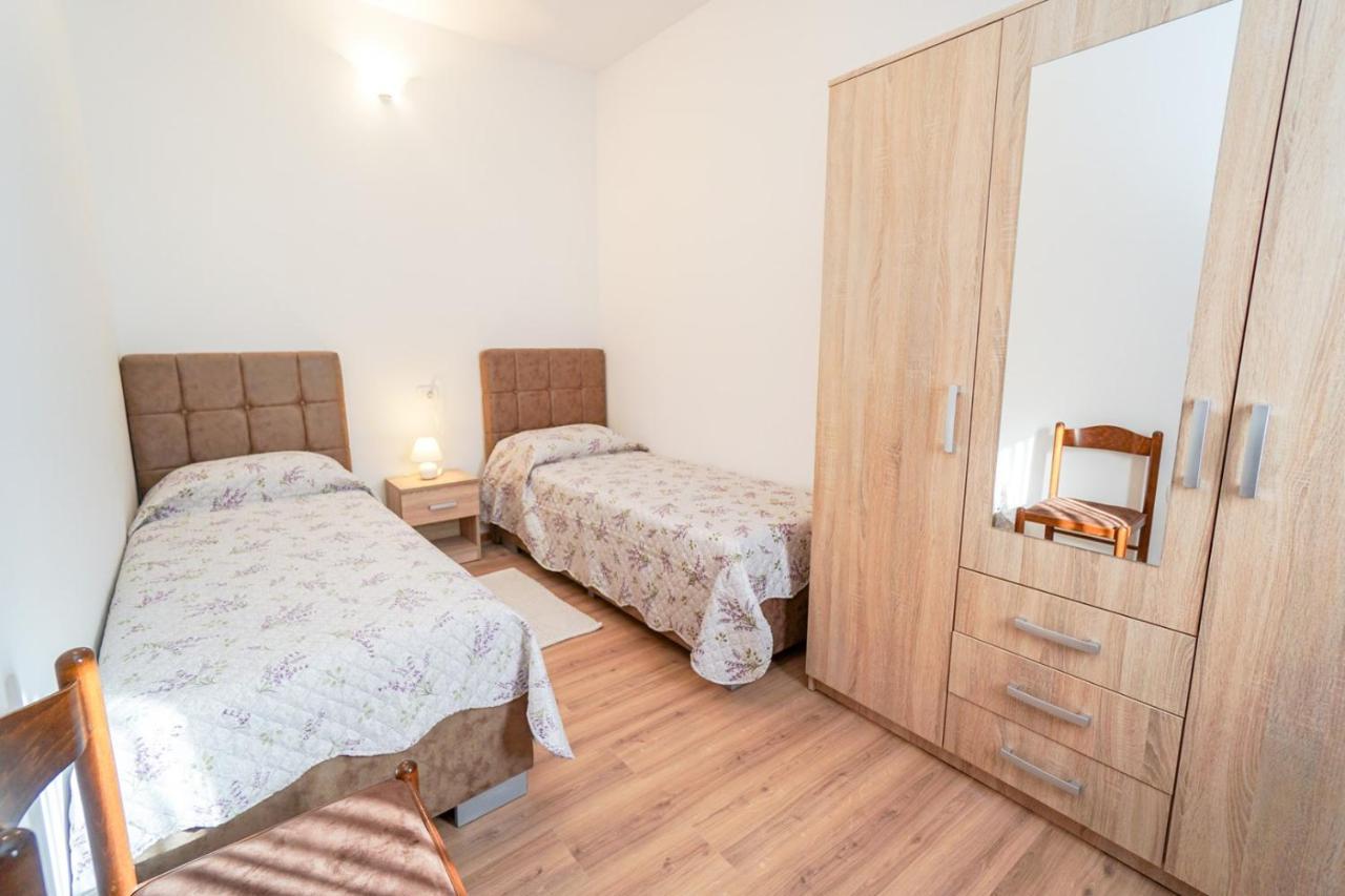 Apartments Mira Savudrija Crveni Vrh Kültér fotó